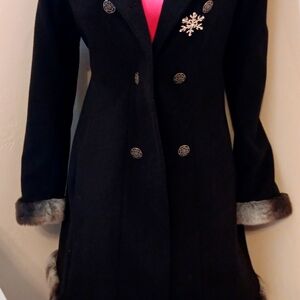 Rothschild size 16 I believe children's size. I wore it as a S/M in adult.